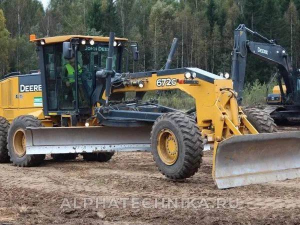 Средний автогрейдер John Deere 672G