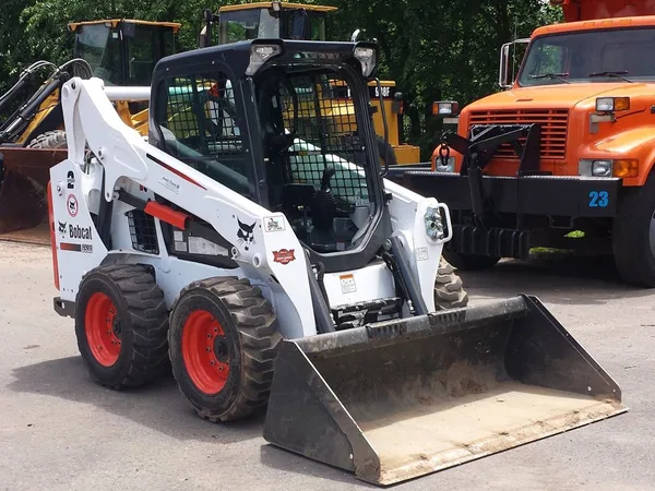 Мини-погрузчик                                                     Bobcat                                                 S530, S175