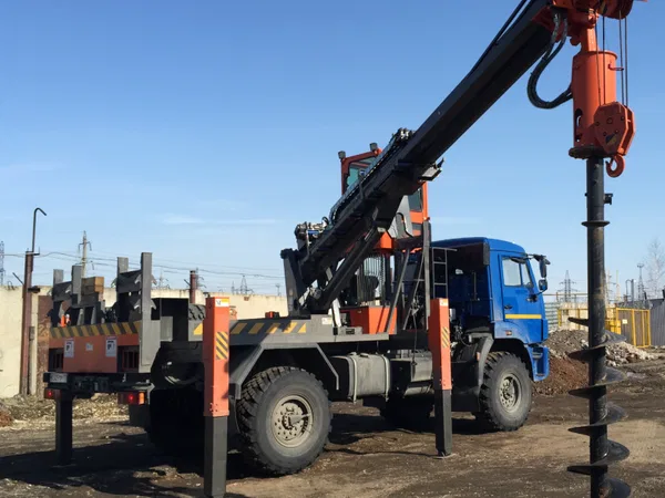 Ямобур                                                     Caterpillar                                                 Isuzu