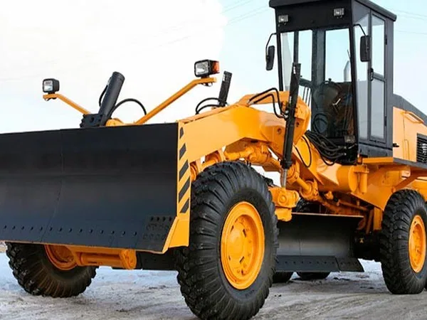 Средний автогрейдер                                                     Caterpillar                                                 Komatsu-16