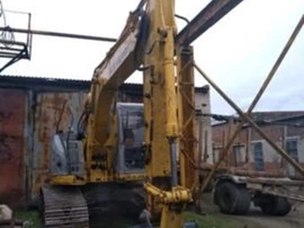 Гусеничный экскаватор Kobelco Е135ВSR