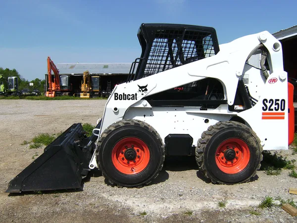 Мини-погрузчик Bobcat S250 (S650)