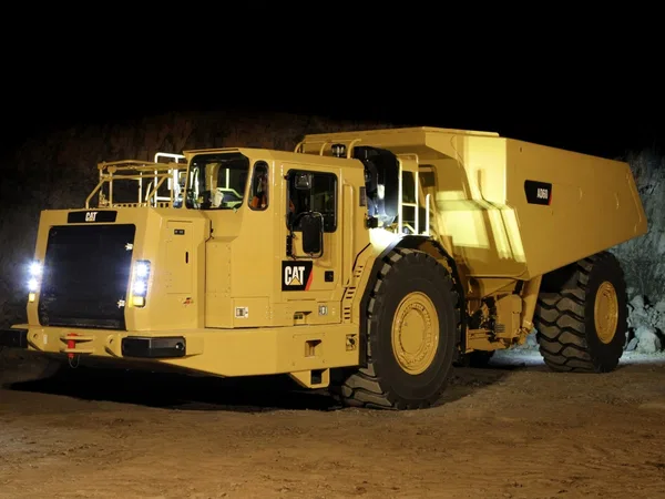 Подземный шахтный самосвал Caterpillar _