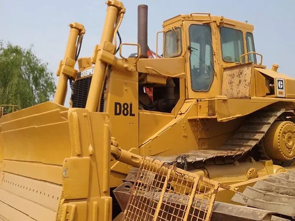 Гусеничный бульдозер Caterpillar D8R