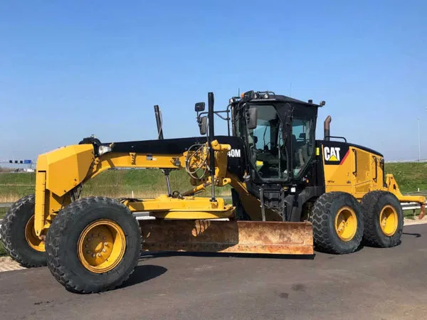 Грейдер Caterpillar 140