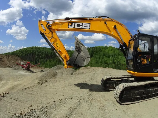Гусеничный экскаватор JCB JS205LC