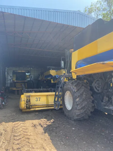 Зерноуборочный комбайн                                                         КУРГАНДОРМАШ                                                     New Holland