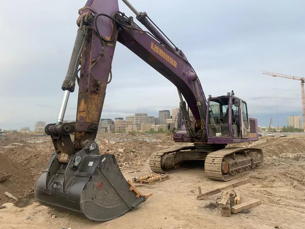 Гусеничный экскаватор Liebherr R944