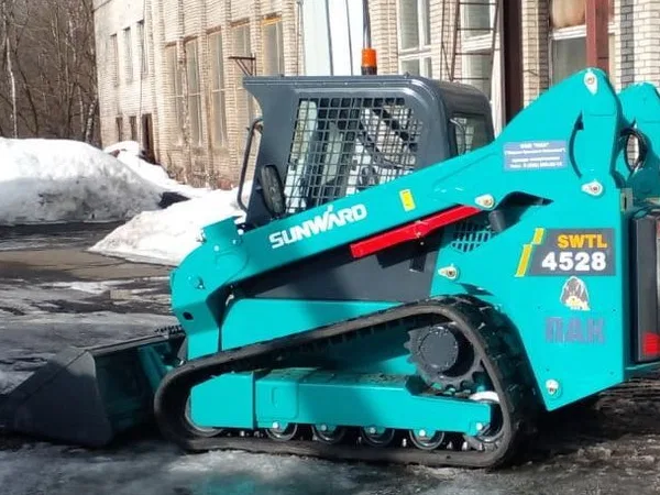 Гусеничный мини-погрузчик Sunward swtl4528