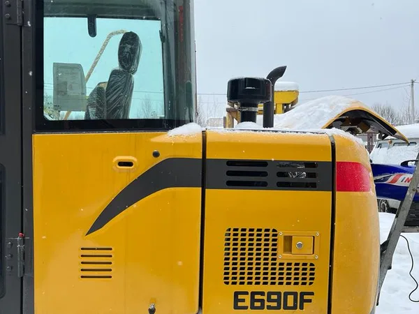 Предоставление услуг аренды экскаватора гусеничного LGCE E690F с машинистом оператором