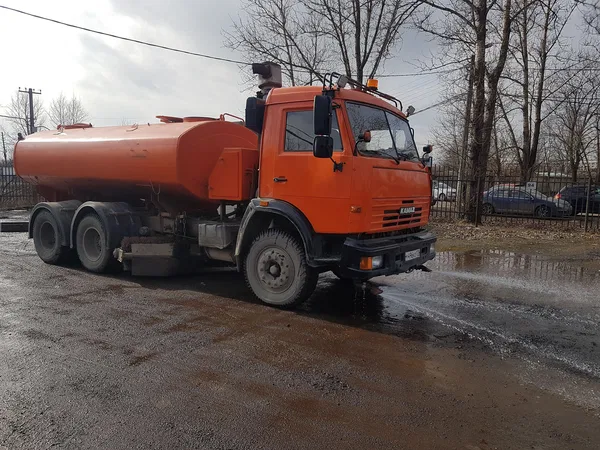 Поливомоечная машина                                                         Камаз                                                     ко 823-01
