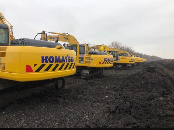 Гусеничный экскаватор Komatsu PC220-8MO