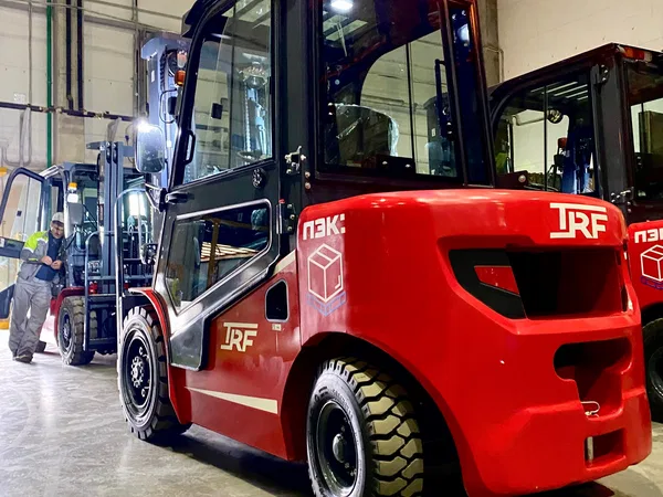 Вилочный электропогрузчик Komatsu FD30T-17