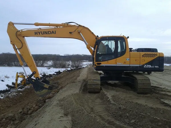 Гусеничный экскаватор                                                         Hyundai                                                     R220LC-9S