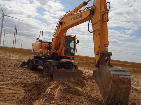 Колесный экскаватор                                                         Hyundai                                                     R210W-9S