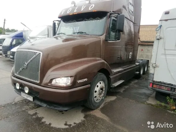 Седельный тягач Volvo VNL