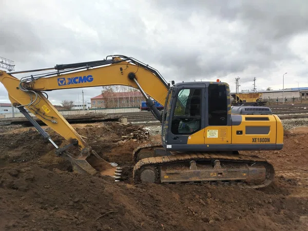 Гусеничный экскаватор                                                         XCMG                                                     XE180DN