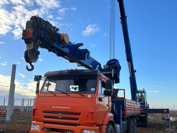 Бортовой грузовик с КМУ КамАЗ 43118 + КМУ DY2037H