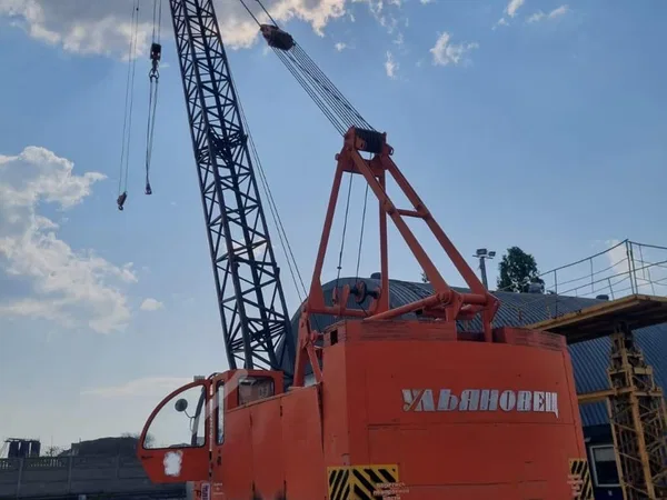 Гусеничный кран УЛЬЯНОВЕЦ МКГС 32