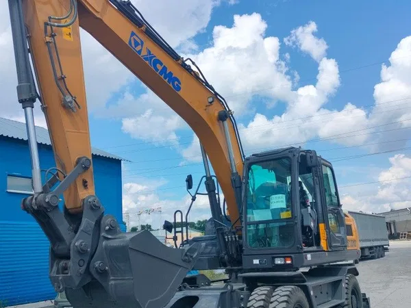 Колесный экскаватор                                                         XCMG                                                     XE180WD