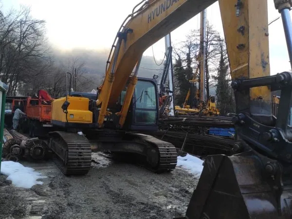 Гусеничный экскаватор                                                         Hyundai                                                     R320lc-7