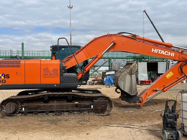 Гусеничный экскаватор Hitachi ZAXIS 240-3