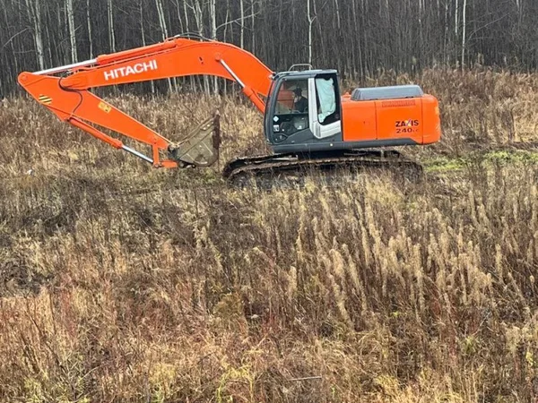 Гусеничный экскаватор Hitachi zx240