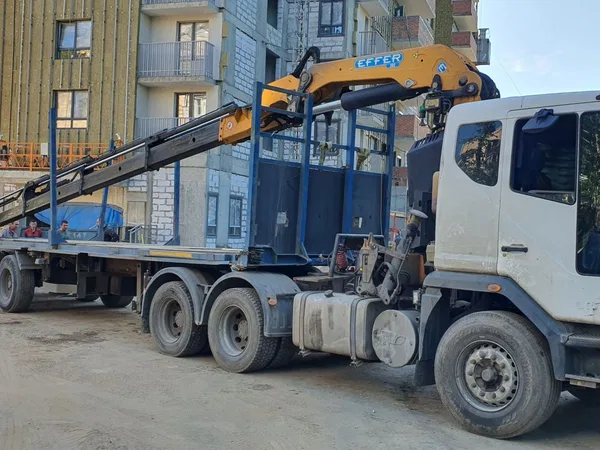 Бортовой грузовик с КМУ Daewoo Novus