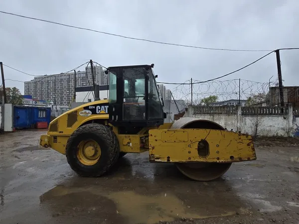 Грунтовый каток Caterpillar CS76