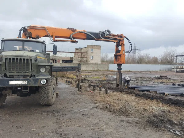 Бурильно-крановая машина УРАЛ Убм 85