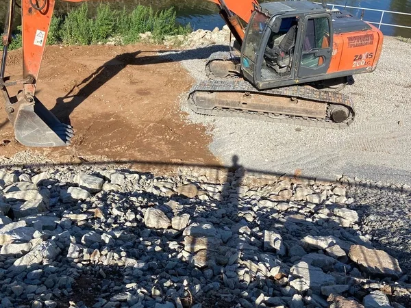 Гусеничный экскаватор Hitachi ZAXIS 200LC-3