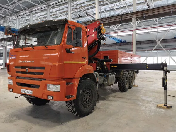 Бортовой грузовик с КМУ КамАЗ 65117