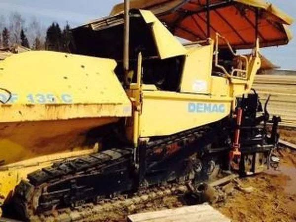 Асфальтоукладчик Demag DF135