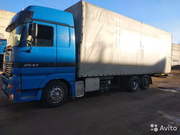 Тентованный грузовик Mercedec-Benz Actros 2543