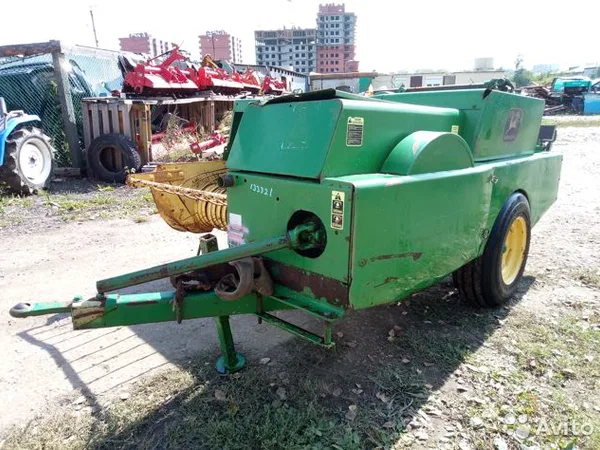 Пресс-подборщик John Deere 330