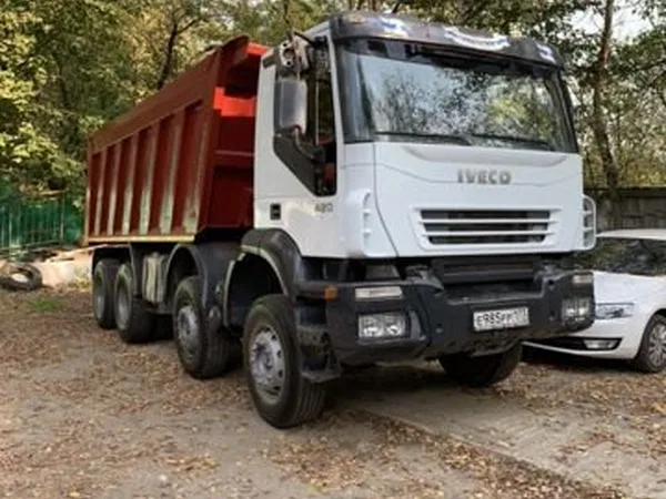 Самосвал Iveco Trakker