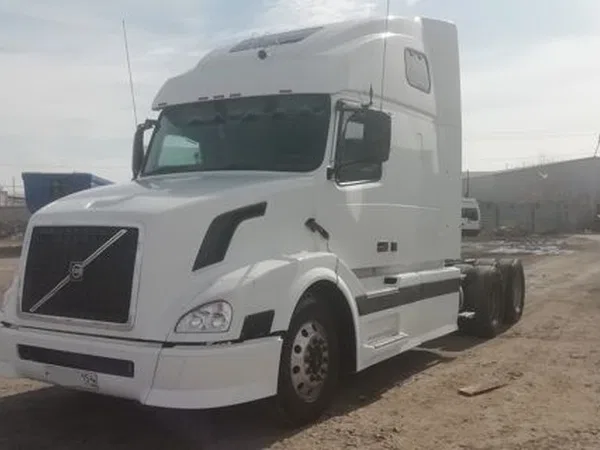 Седельный тягач Volvo VNL