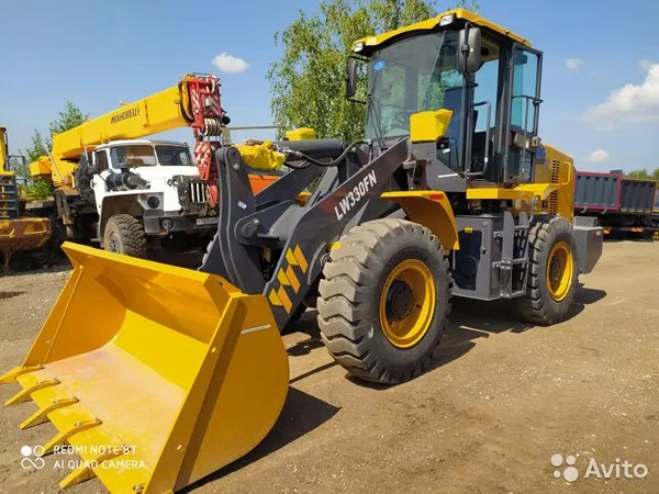 Фронтальный погрузчик XCMG LW330FN