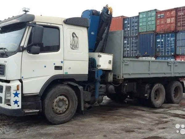 Бортовой грузовик с КМУ Volvo