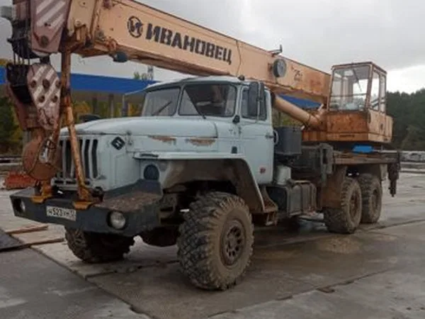 Автокран Ивановец КС-45717-1 на шасси УРАЛ