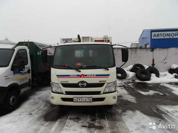 Мусоровоз Hino 300