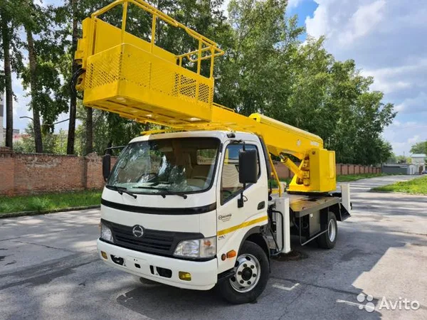 Автовышка Hino 300 с АГП Aichi SK210