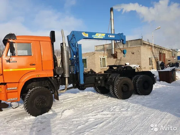 Седельный тягач Камаз 65225 с КМУ