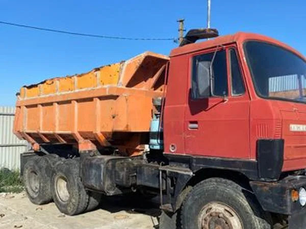 Самосвал Tatra 815