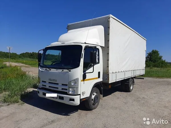 Тентованный автомобиль Isuzu NQR