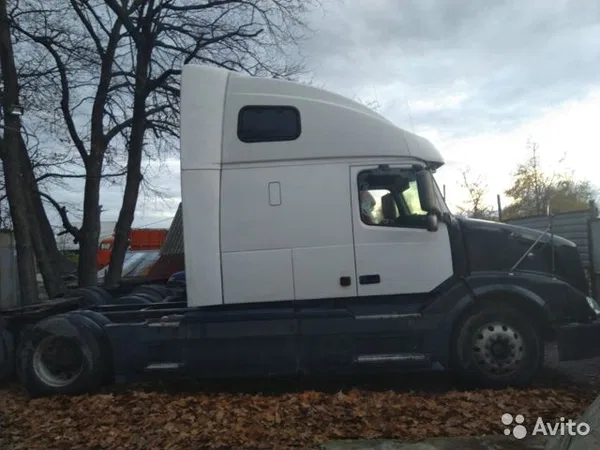 Седельный тягач Volvo VNL
