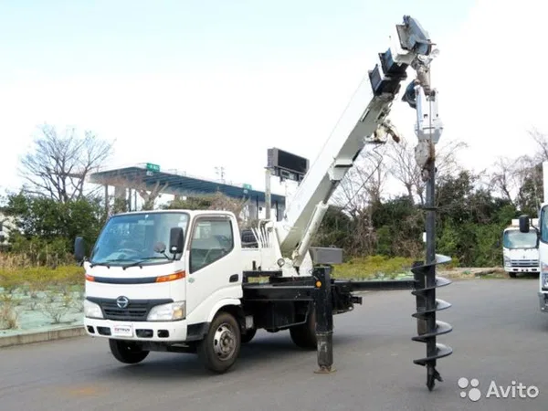 Бурильно-крановая машина Aichi D50A на шасси Hino Dutro