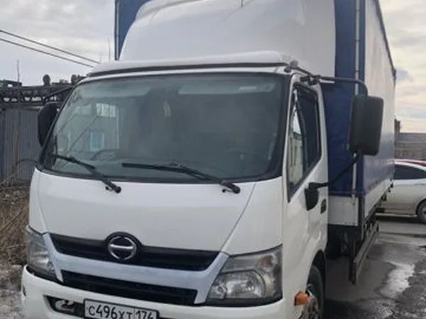Тентованный автомобиль Hino 300