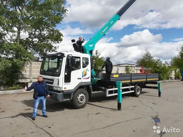 Бортовой грузовик с КМУ Daewoo Novus
