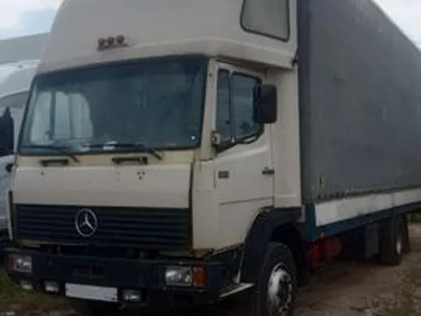 Тентованный грузовик Mercedec-Benz 1320L